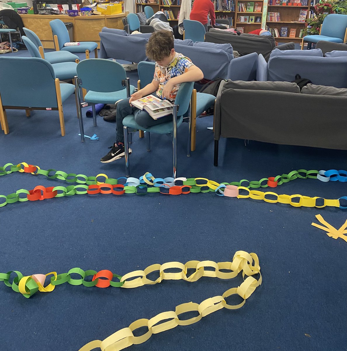 We had lots of fun at our Christmas Readathon sharing festive stories, making Christmas crafts &amp; the longest paper chain ever seen at Colfox! 🎄📚💕