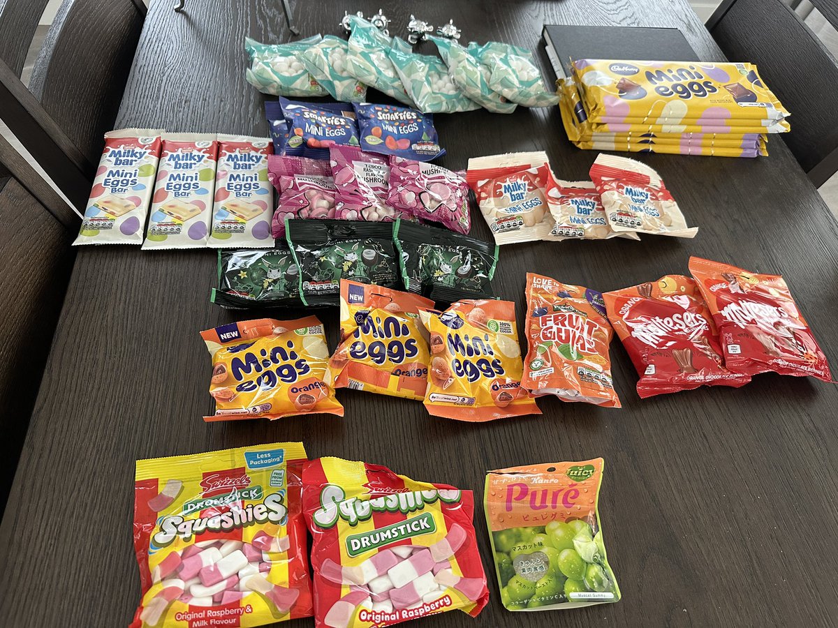 angyukshing's tweet photo. @libertylester They knew I was coming over for Xmas and need to stock up before going back to the US. https://t.co/AInPTtQhIK