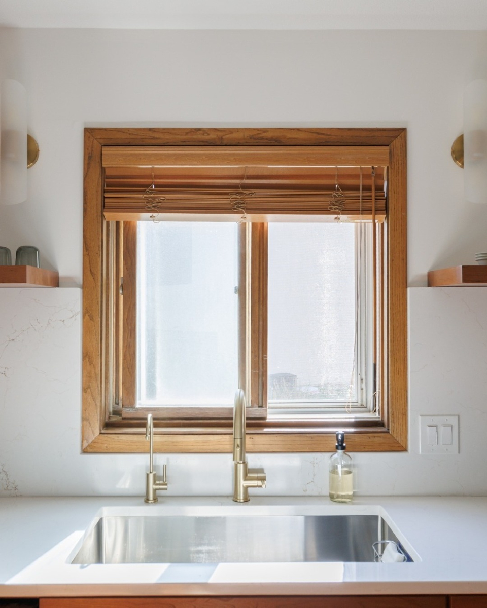 CasamiaBuild's tweet photo. 🌟 Transform your kitchen with the Oletto single pull faucet in brushed brass! This beauty adds sophistication, making your kitchen a place to create memories. 🏡 Easy to use, durable, and stylish—it's the heart of your kitchen! 💧✨ #KitchenGoals #WomenWhoBuild https://t.co/1mdwVsg3MK
