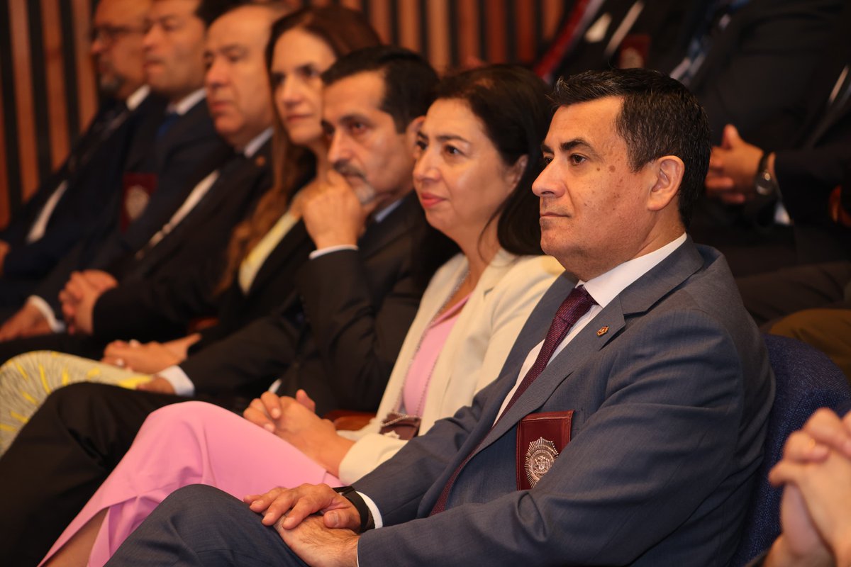 PDI_CHILE's tweet photo. PDI firmó importante convenio para optimizar la investigación de los incendios forestales. 
Dicho acuerdo desarrollado con el Centro de Información de Recursos Naturales del Ministerio de Agricultura @CirenChile se traducirá en acceso a nuevas herramientas para el análisis e indagación en el origen de estas emergencias.