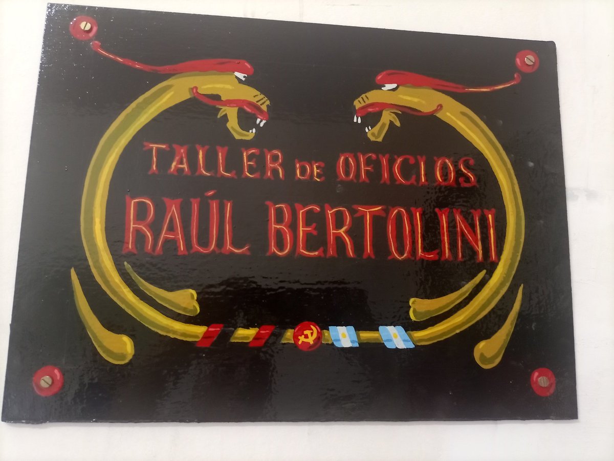 Estuvimos en la sede del <a href="/pcaarg/">Partido Comunista de la Argentina - Cuenta Oficial</a> del barrio porteño de #LaBoca. Culminó un taller de electricidad para vecinos del lugar. Se develó una placa para bautizarlo con el nombre del camarada #RaúlBertolini.
Y se brindó por un combativo 2025. 
#NiUnMinutoDeTreguaAMilei