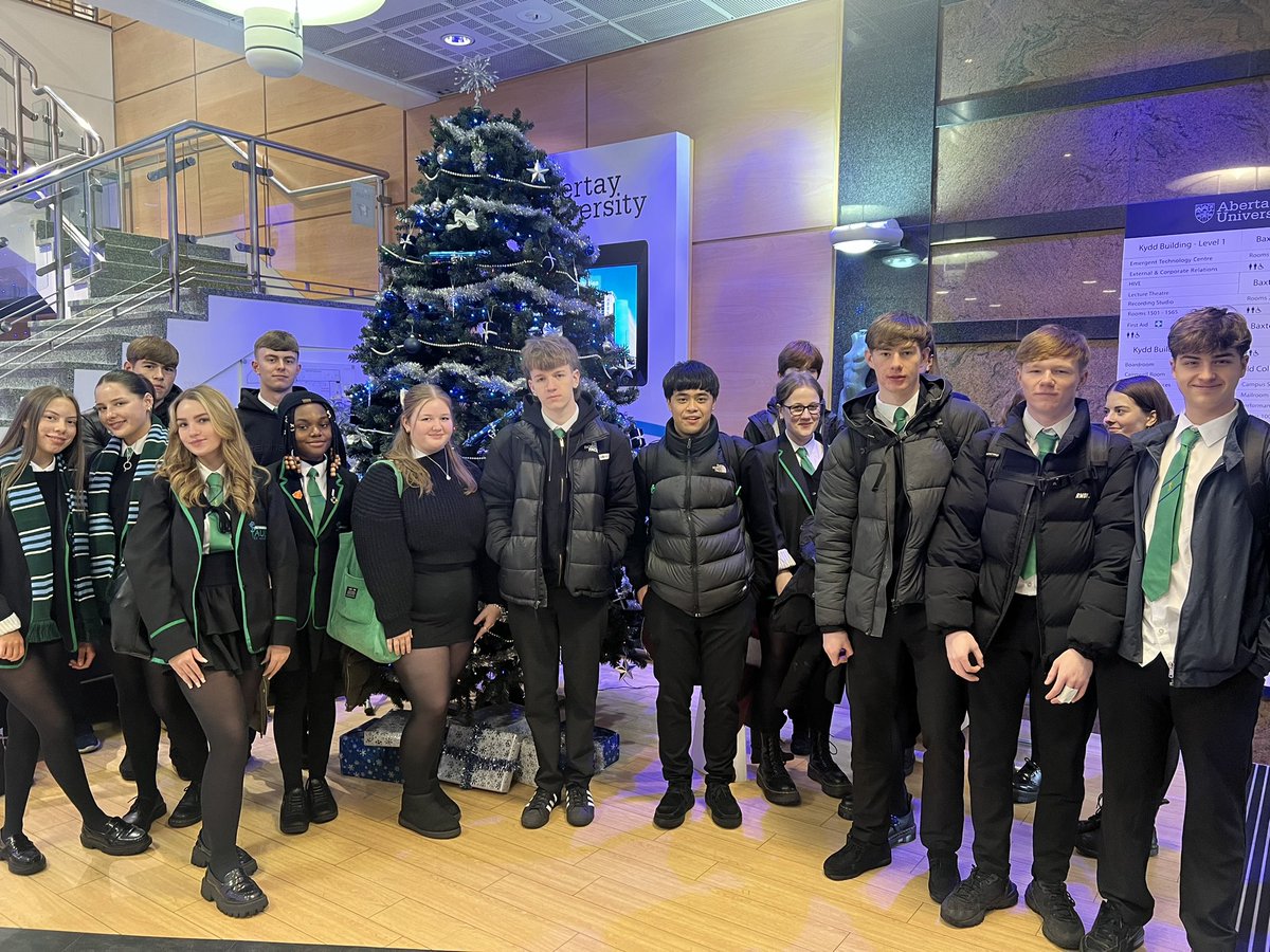 Annual Christmas debate <a href="/AbertayUni/">Abertay University</a> 🌟 🧑‍🎄 🎄 <a href="/stpaulsdundee/">St Paul's Academy</a>