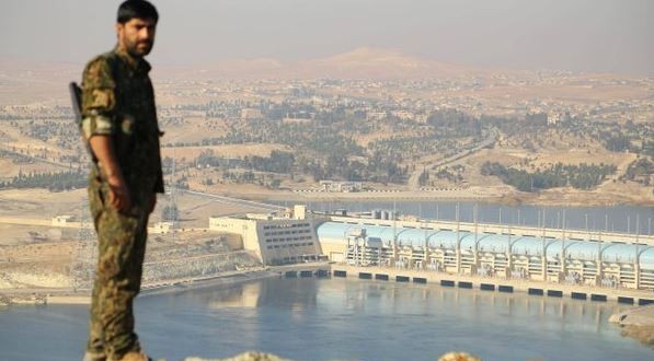 YpgInt's tweet image. Today in the afternoon #SDF fighters of Manbij Military Council repelled an attack by #SNA on Tishrin Dam, coming from two directions. Clashes lasted more than two hours. Several #Turkey backed mercenaries were eliminated, forcing the others to retreat. #DefendRojava