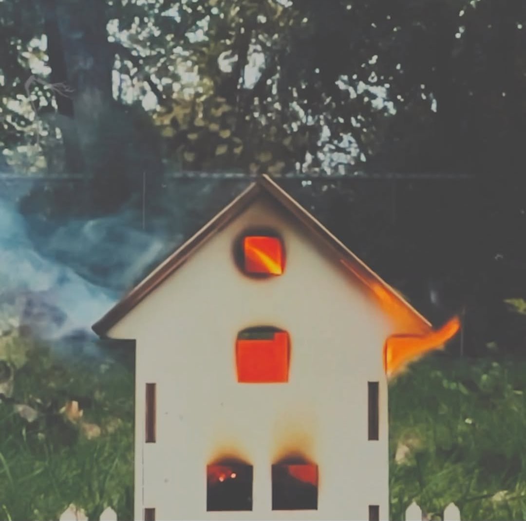 With Hidden Noise estrena el video "Embers" publicado el 13 de diciembre bajo el sello <a href="/LossleaderRec/">Lossleader Records</a>  
#dreampop #soundscapes #ambient #ethereal

Puedes verlo en nuestro blog
revistathe13th.blogspot.com/2024/12/video-…