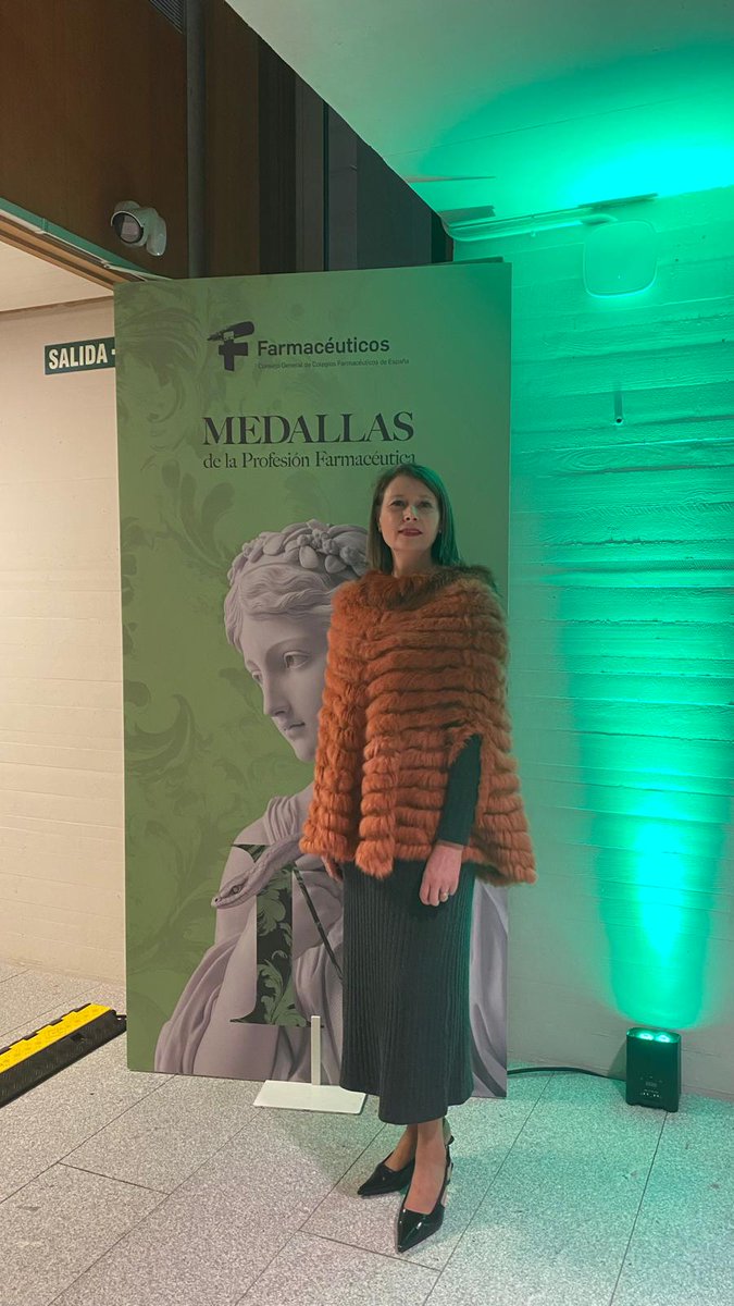 CofZam's tweet image. Ayer asistimos a la entrega de las #MedallasCGCOF y Premios #PAM2024. La presidenta del @Congreso_ES,
@f_armengol, destacó el papel clave de la Farmacia en la cohesión social y la humanización de la Sanidad. ¡Enhorabuena a los homenajeados por su gran contribución! 👏 #Farmacia