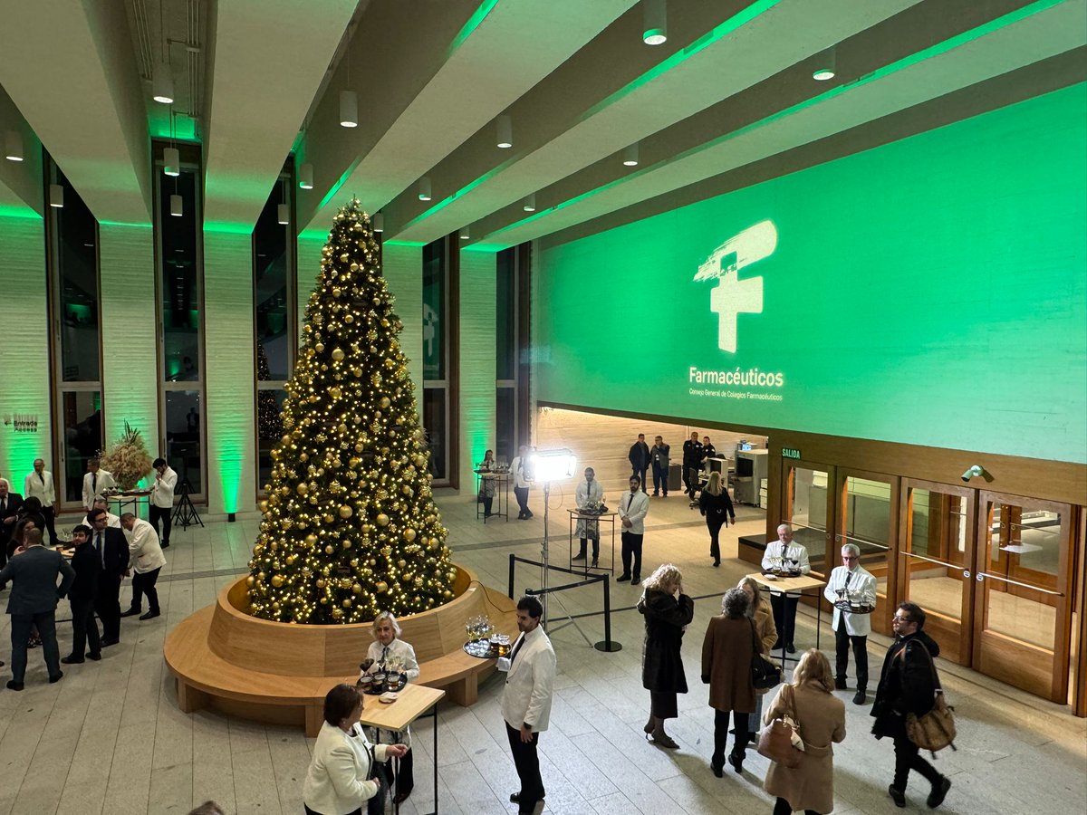 CofZam's tweet image. Ayer asistimos a la entrega de las #MedallasCGCOF y Premios #PAM2024. La presidenta del @Congreso_ES,
@f_armengol, destacó el papel clave de la Farmacia en la cohesión social y la humanización de la Sanidad. ¡Enhorabuena a los homenajeados por su gran contribución! 👏 #Farmacia