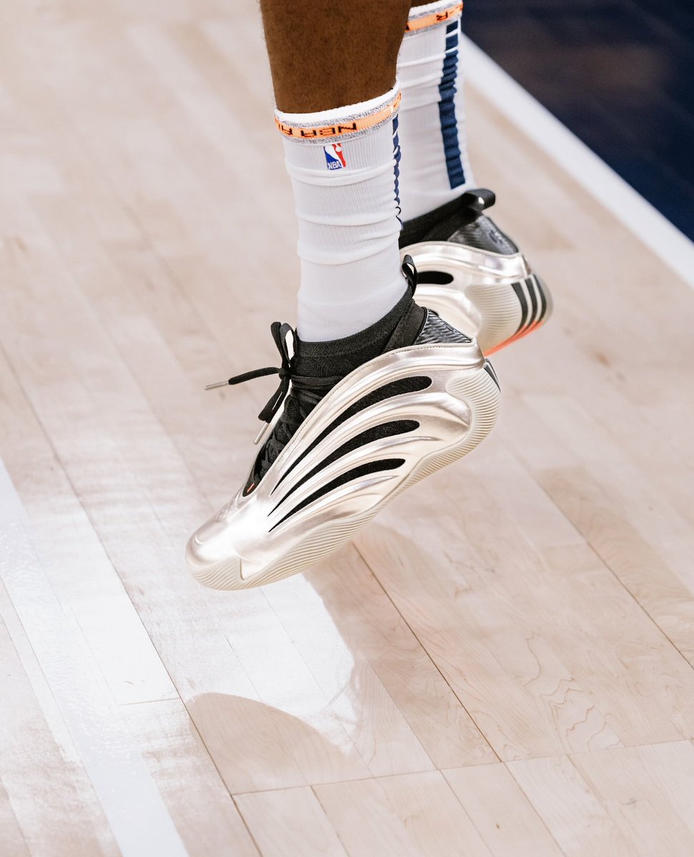 JHarden13's tweet photo. I think it’s safe to say these work #V9 #Uno https://t.co/7C3xWDWvdG