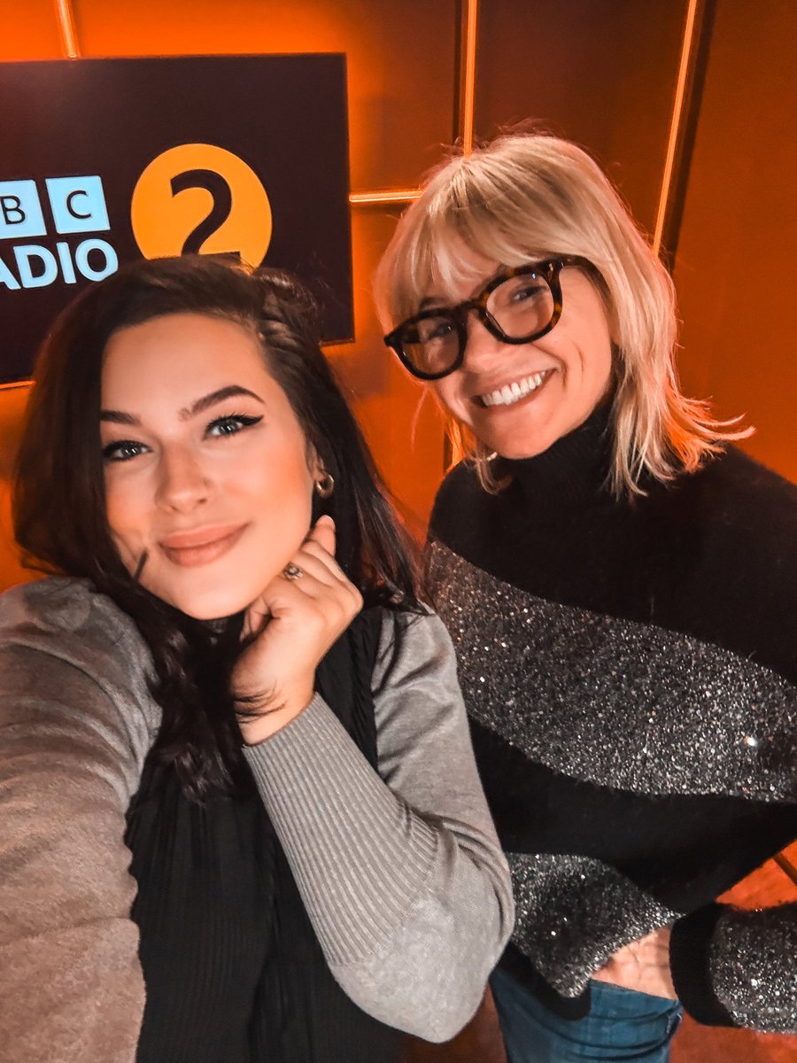 What do you do when it’s your last shift with a radio legend before she moves onto pastures new…well, a selfie at the very least! It’s been an absolute honour to work with <a href="/ZoeTheBall/">Zoe Ball</a> into the final week of her breakfast show on #radio2 🩷