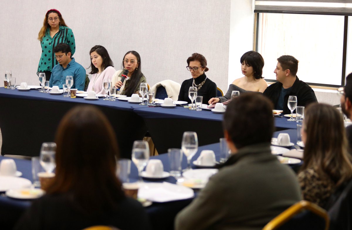 MinjusticiaCo's tweet photo. #AEstaHora | La directora de Justicia Transicional, Diana Carolina Flórez, participa en la reunión para coordinar, junto con entidades y organizaciones, la implementación de la #AlertaRosa, una ruta diseñada para prevenir y activar, de manera oportuna y efectiva, la búsqueda de niñas, niños, adolescentes y mujeres en sus diversidades, víctimas de desaparición en contextos del conflicto armado y otras circunstancias.