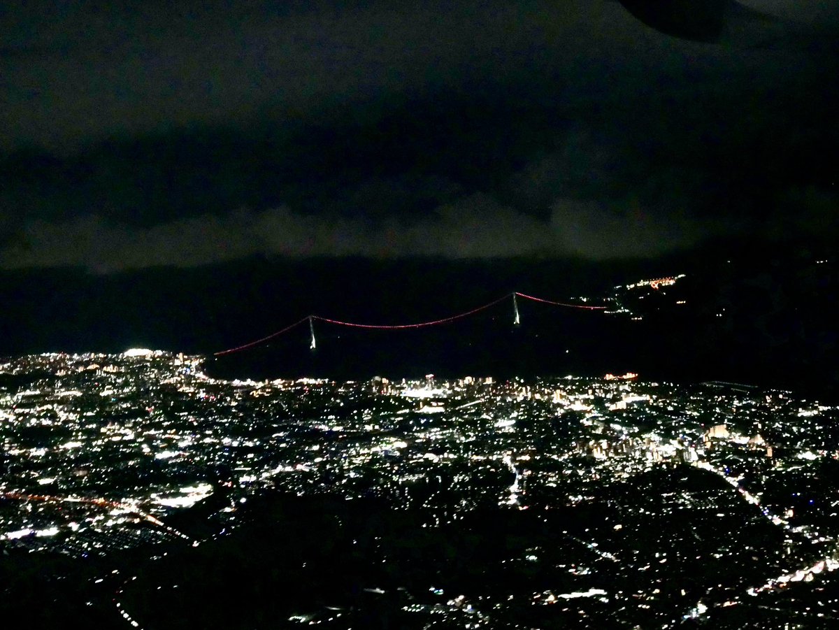 yossyB6's tweet photo. 明石海峡大橋🌉
13〜15日限定でしたが
ヴィッセル神戸⚽️J1リーグ連覇のお祝いで
明石海峡大橋がクリムゾンレッドに
特別ライトアップ💡
#ana
#flyana
#nh415
#ソラマニ_マドカラ
#明石海峡大橋
#ヴィッセル神戸
#クリムゾンレッド
#神戸 https://t.co/Ud7OUJJGOV