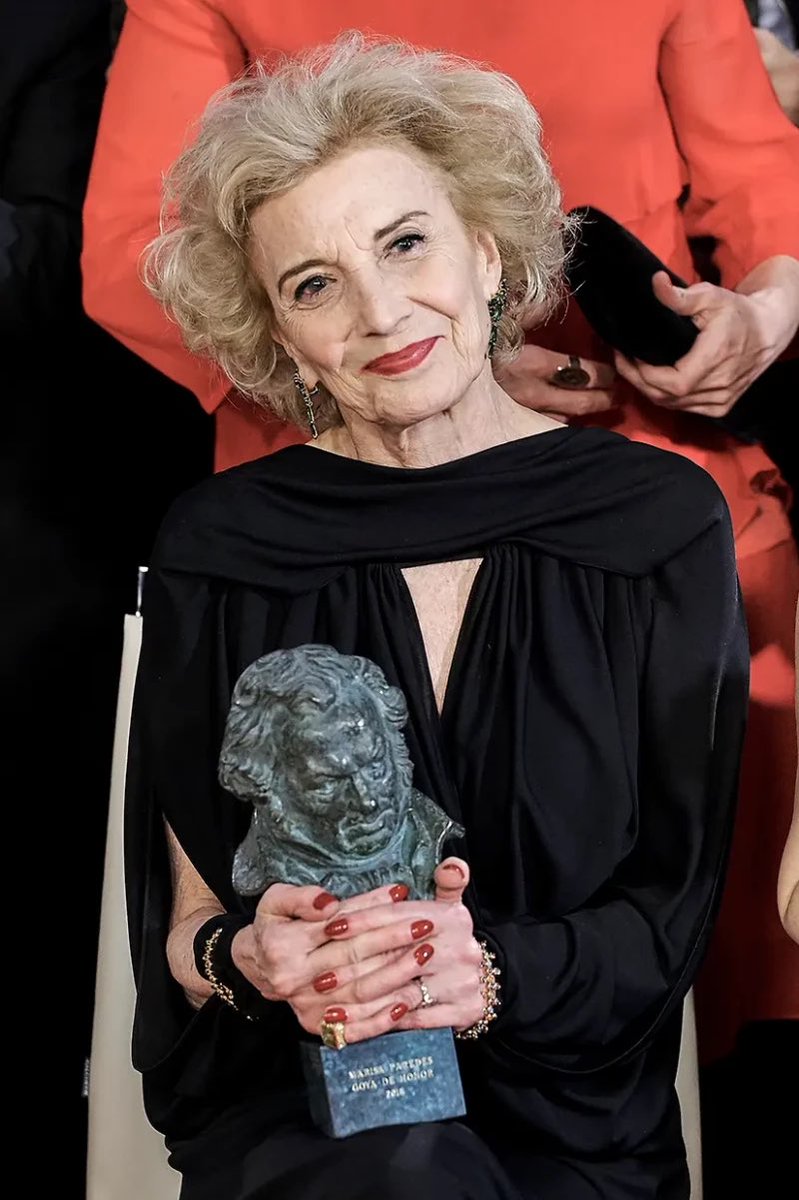 La <a href="/Academiadecine/">Academia de Cine</a> informa que ha fallecido la gran actriz Marisa Paredes. Lamentamos profundamente su pérdida y le enviamos todo nuestro cariño a su familia y seres queridos.

Gracias, Marisa, por tu arte, tu dignidad y tu compromiso. Que la tierra te sea leve.