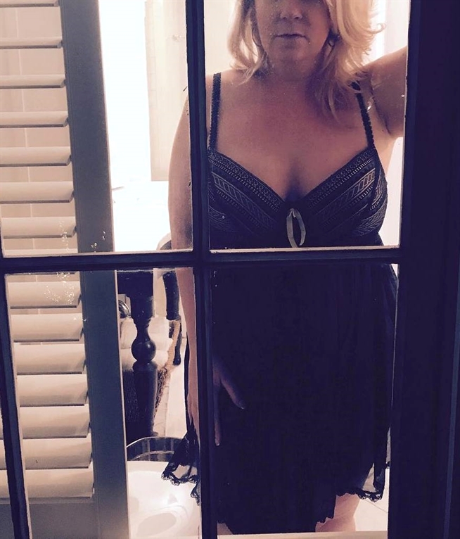 adeleade__'s tweet image. Cinquantenne mentalità aperta cerca compagni di giochi dai 25 anni in sù, amanti dell'igiene, rispettosi della privacy, educati 🍒