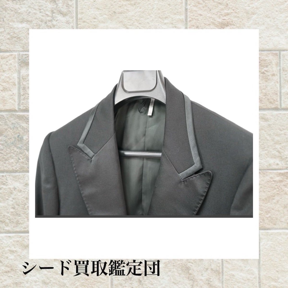 sugafree_mac's tweet photo. ここだけリアルな買取実績
　
Dior
モデル:タキシードジャケット
商品状態：中古
購入日時：
素材:ウール
色:ブラック
定価:
買取額:55,000円
買取時：24年11月

これがリアルな買取金額

【不用品買取させて頂きます】

出張買取
店舗買取
　
LINE無料査定
出張無料査定

【主な買取アイテム】
洋服（捨てる前に連絡ください）
靴（捨てる前に連絡ください）
貴金属
バッグ
財布
時計
ブランドジュエリー

【買取強化ブランド】
エルメス
シャネル
ロレックス
ルイヴィトン
ロエベ
ディオール
セリーヌ
クロムハーツ
モンクレール

DMお待ちしております。

#ロレックス
#モンクレール
#ノースフェイス
#supreme
#Nike
#sacai
#fragment
#ハイブランド 
#カルティエ
#ハイブラ 
#ロエベ 
#セリーヌ
#プラダ 
#エルメス
#グッチ
#ディオール
#クロムハーツ
#ヴァンクリーフアーペル 
#ロロピアーナ 
#トムフォード 
#オーデマピゲ
#ミュウミュウ 
#ルイヴィトン 
#ハリーウィンストン
#部屋掃除
#お片付け隊 
#お片付け 
#お掃除バスターズ