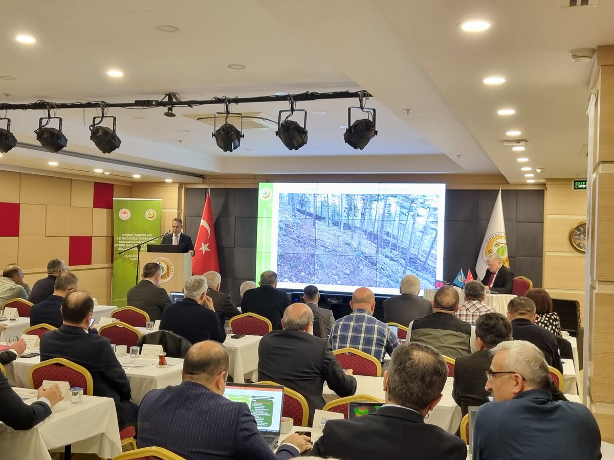 Bakan Yardımcımız Abdülkadir Polat'ın katılımları ve Genel Müdürümüz Bekir Karacabey'in başkanlığında Antalya'da yapılan "Orman Yangınlarına Karşı Kurumsal Kapasitenin Arttırılması ve Politikaların Güçlendirilmesi" eğitiminde,Bölge Müdürümüz Ahmet Üçgül tarafından sunum yapıldı.