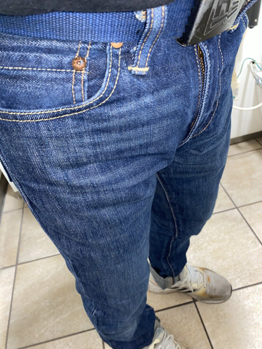 shinichi5217's tweet photo. 今日着用のジーンズです
madeintheusaのcone denimのリーバイス511です
2017年製のアメリカ製です
madeintheusaのcone denimを履きました
最近あまり古着店でも見かけませんね
#levis
#levis511
#リーバイス
#リーバイス511
#madeintheusa
#conedenim https://t.co/vyl2FUzKKR