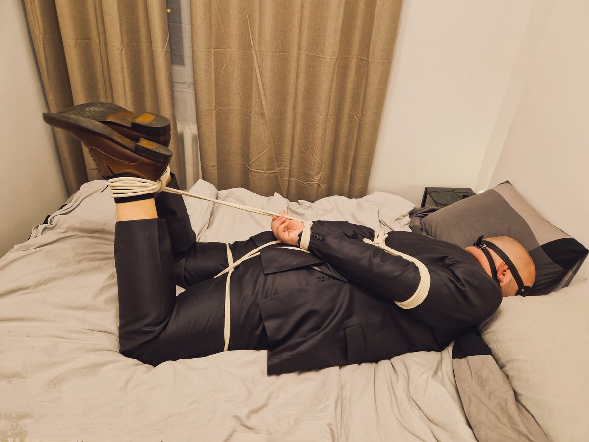 Suit tweet media