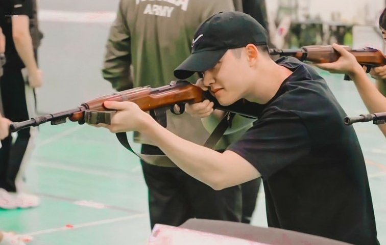 그래요 됴자님은 사격조교였어요