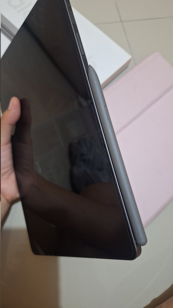 skincaredanne's tweet photo. WTS Samsung Tab S9 FE 5G

- 6/128gb
- sim card &amp; memory card
- pemakaian cewe
- no minus like new (plastik samping belum dilepas)
- fullset + free case dan keyboard
- harga 5,7jt lagi kepepet
- dom Cirebon Jawa Barat

#wts #zonauang
k. jual samsung tab s9 fe 5g second 2nd bekas https://t.co/FoXkiMpzeC