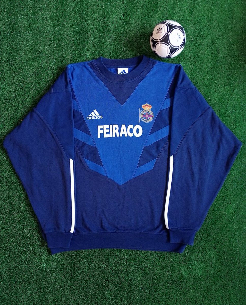 He perdido esta sudadera con un gran valor sentimental por el hotel NH de Tenerife. Si alguien sabe algo por favor que me lo haga saber (Se agradece difusión)