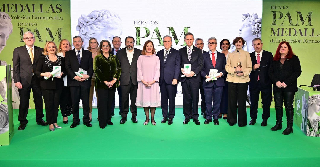 coflaspalmas's tweet image. 🗞 La presidenta del @Congreso_ES, @f_armengol, destaca el papel clave de la Farmacia en la cohesión social y como el servicio que mejor humaniza la sanidad. 

🏅 El Consejo General de @Farmaceuticos_ entrega las #MedallasCGCOF y los Premios #PAM2024. 

ow.ly/HPKw30sIJqA