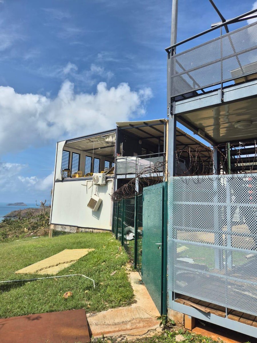 #Mayotte : la catastrophe !
➡️Aux côtés de nos collègues de Mayotte et des populations sinistrées. Une mobilisation solidaire et urgente !
✅ une terrible situation de crise &gt; l'aide d'urgence
✅ #solidarité avec les perdirs mahorais &gt; actions concrètes : snpden.net/mayotte-la-cat…