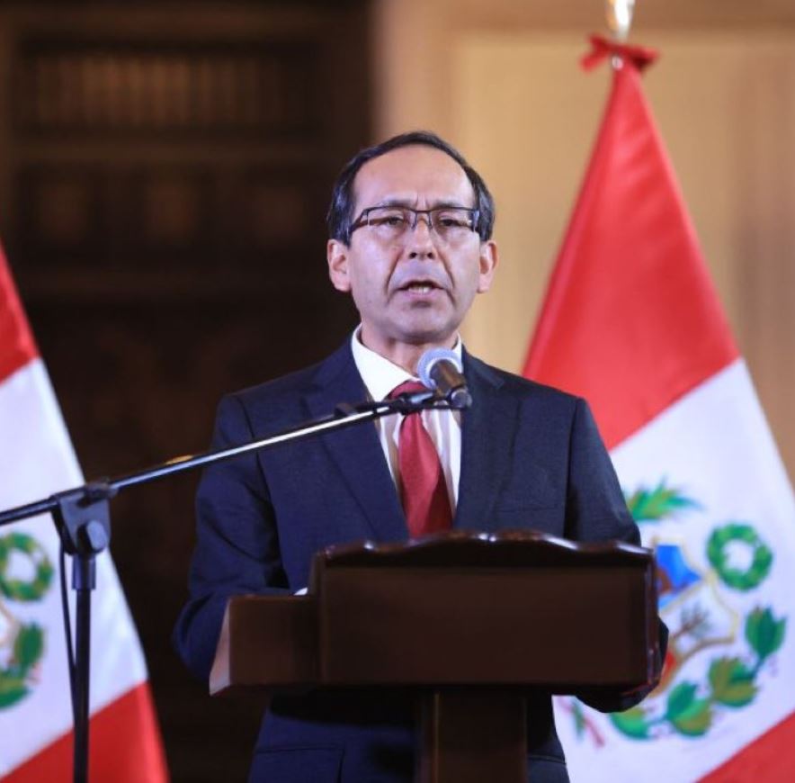 justicierojope's tweet photo. Fiscalía allana domicilio del vocero presidencial de Dina Boluarte, Fredy Hinojosa. Fue Director del programa Qali Warma que le daba comida en mal estado a los niños peruanos. Este DELINCUENTE se ha enriquecido robando dinero del presupuesto destinado a la comida de los niños. https://t.co/u2UeSecRdo