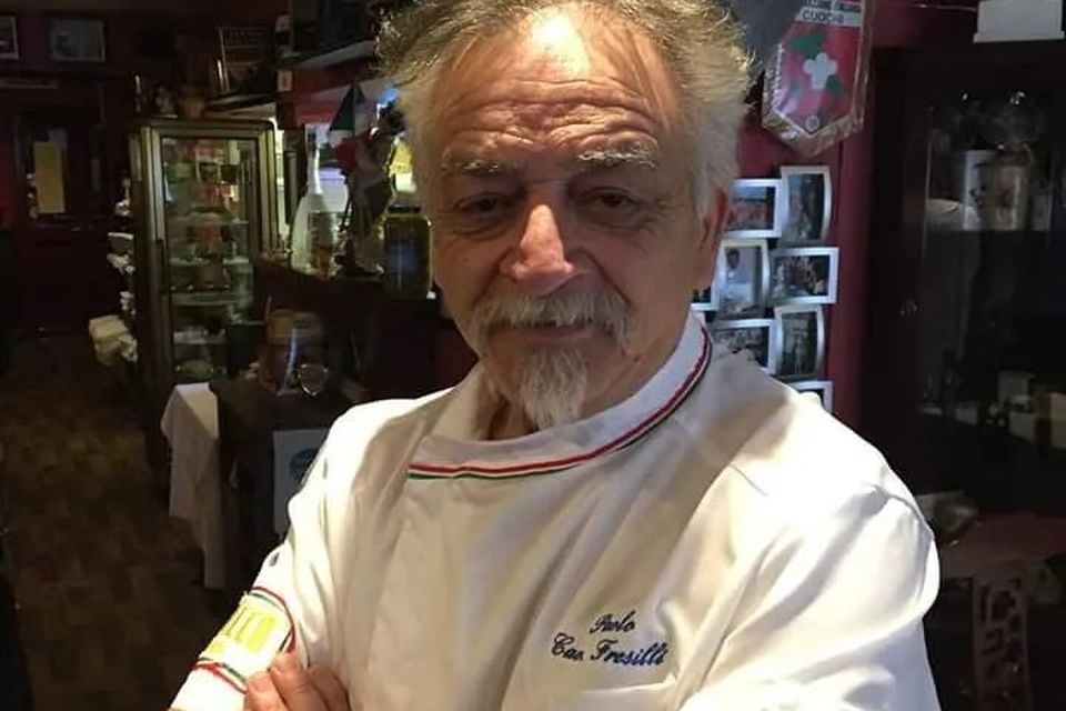 TOPCHEFSIE's tweet photo. A culinary legend bids farewell. Paolo Fresilli, the heart behind Enniscorthy's beloved Via Veneto, leaves a legacy of authentic Italian flavors and community spirit. 🍝🇮🇹 His passion fed souls and inspired chefs. #RIPPaolo #ItalianCuisine #FoodLegacy
https://t.co/H9sroRRJKg https://t.co/oT4tZyX13P