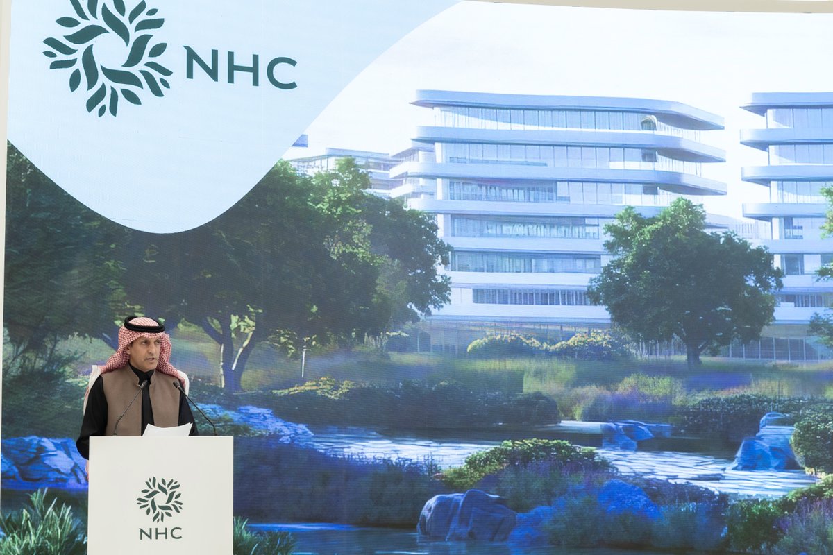 SaudiNHC's tweet photo. بحضور معالي وزير البلديات والإسكان @majedhogail ووزير الموارد البشرية والتنمية الاجتماعية @Ahmed_S_Alrajhi اختتمنا حفل تخريج الدفعة الرابعة من #واعد، حيث كرّمنا 150 متدربًا واحتفينا بالفائزين في مسابقة #innovation_hub للحلول المبتكرة.
#NHC
#حياة_نبنيها https://t.co/2dpyzZxpYu