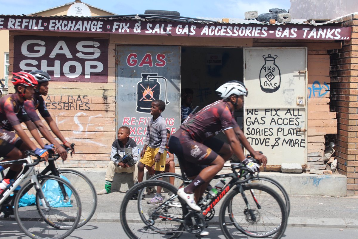 This Christmas, help the Buffalo Foundation make a difference! Your donation empowers youth through sport, education, and entrepreneurship. Every contribution counts in creating lasting change. Donate today! 👉 buffalo.foundation/donate
 #MakeADifference #BuffaloFoundation