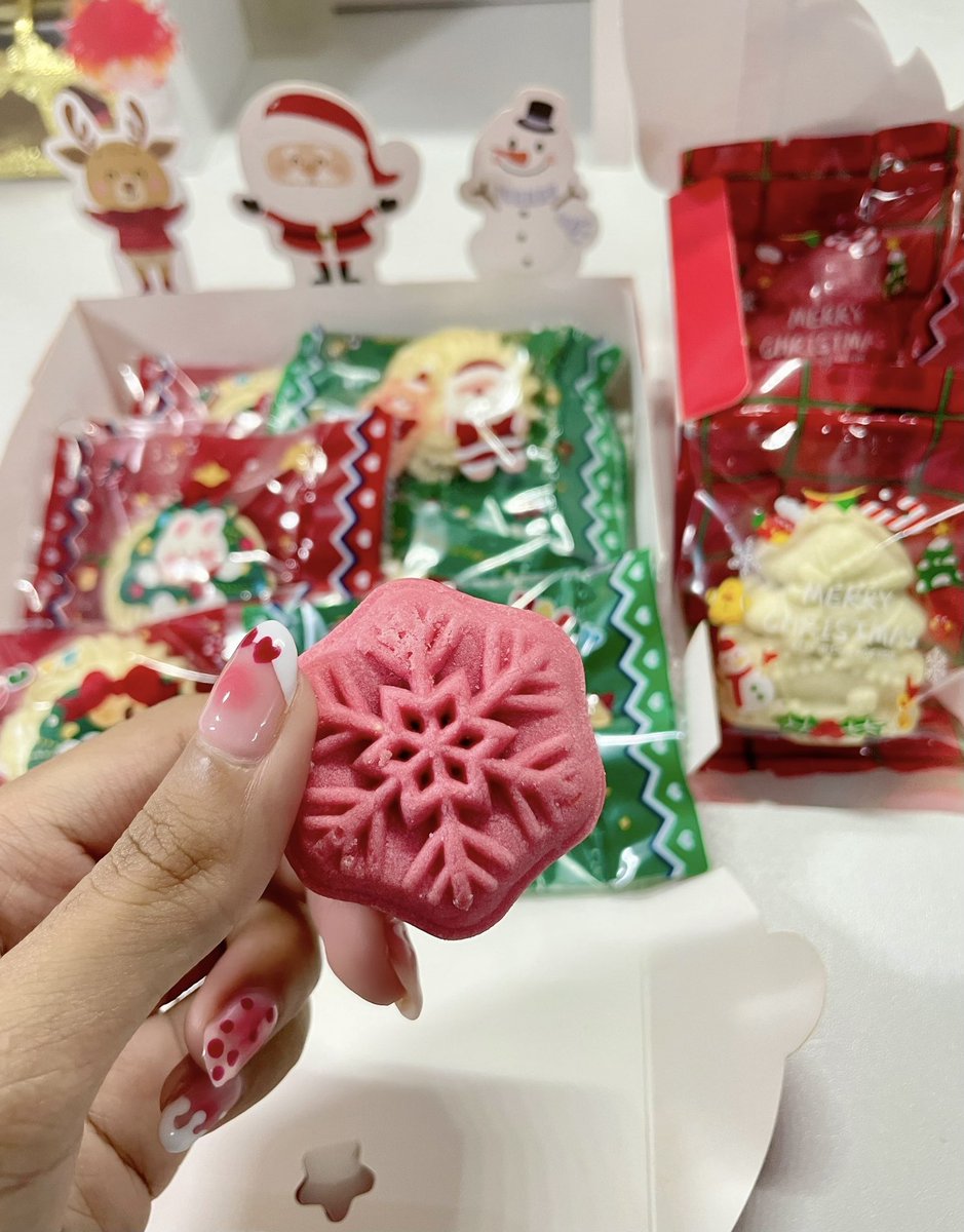 ได้รับคุกกี้แล้วนะคะ~น้องๆแพคมาแน่นหนามากเยยคั้บ แถมแพคเกจยังน่ารักมากเลยด้วย อร่อยมากเลยค่ะไว้เดี๋ยวจะมาอุดหนุนใหม่นะคะ🥺🩷

#รีวิวร้านขนมสายรุ้ง