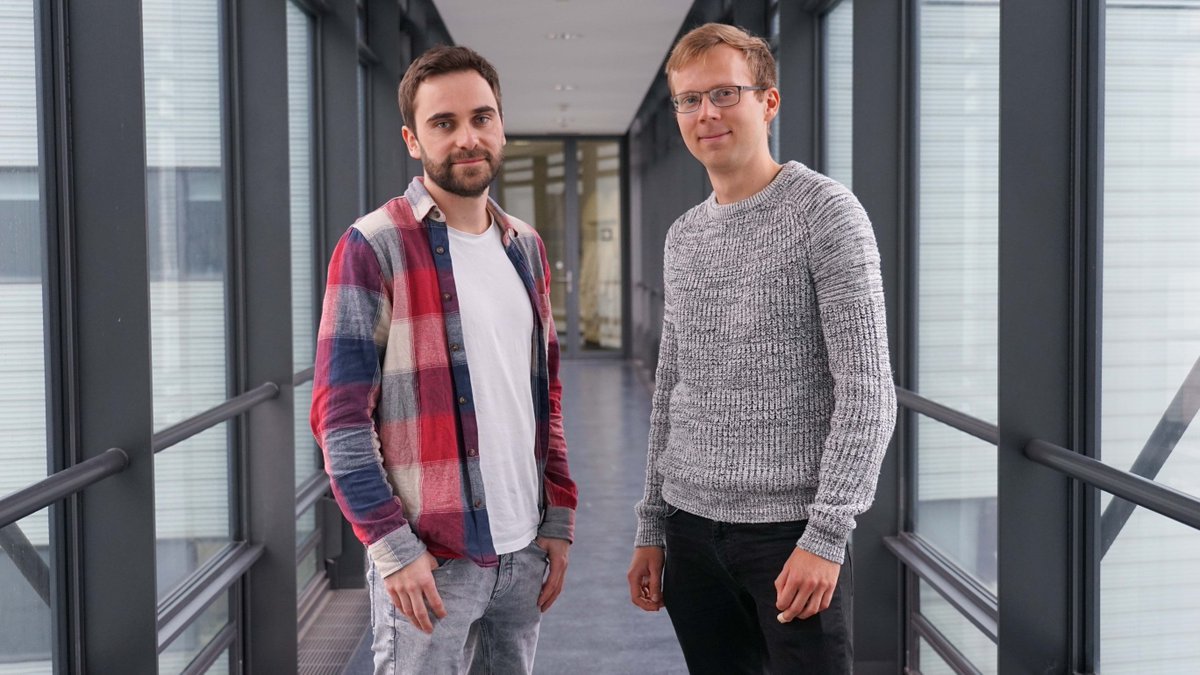 Meet Jakob &amp; Jonathan, who have joined our “RNA &amp; Infection” graduate program in 2024. 🎓🧬At first, new students participate in 3 lab rotations. Jakob, who has already completed his rotations, joined <a href="/franzifaber/">Franziska Faber</a>'s team, while Jonathan has just begun his: helmholtz-hiri.de/en/newsroom/ne…
