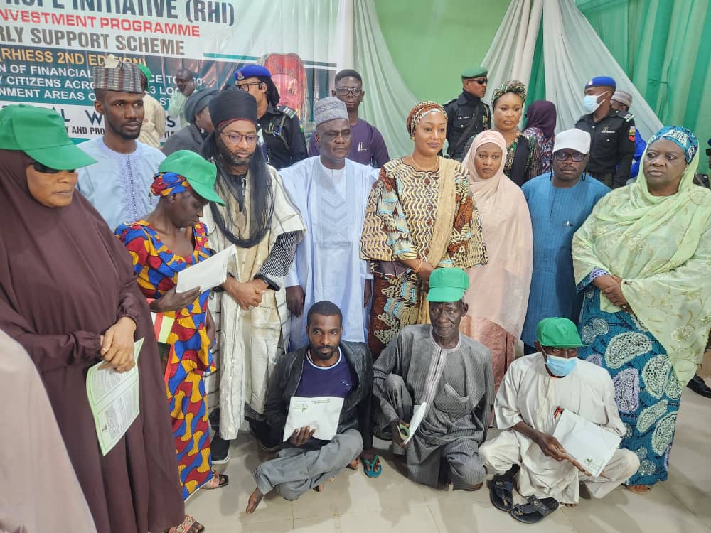 HonJarimi's tweet photo. NENEWED HOPE INITIATIVE: 250 elderly people in Kaduna State selected across the 23 Local Government received 200,000 each by Her Excellency, Hajia Hafsat @ubasanius championed by Her Excellency Sen. @oluremitinubu CON, the First Lady of Nigeria under her  RHIESS program. https://t.co/EYm4mzsTMc