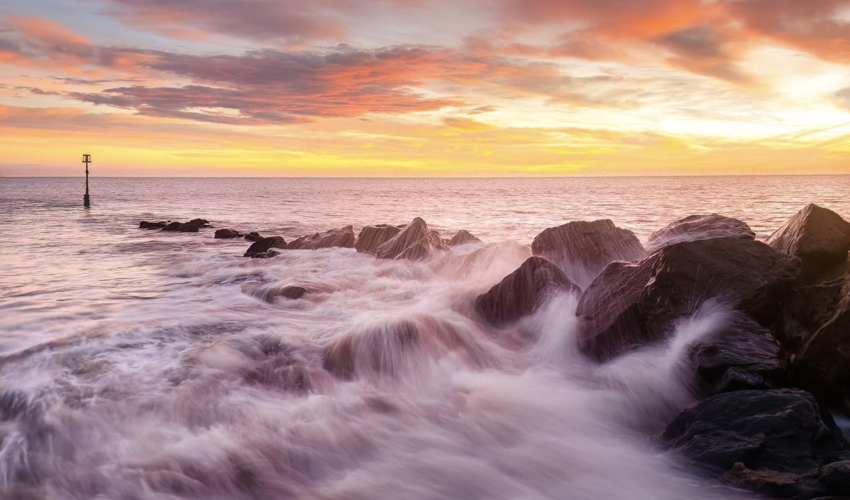 Mappleton dawn time 17/12/2024 <a href="/peter_levy/">Peter Levy</a> <a href="/Hudsonweather/">Paul Hudson</a> <a href="/looknorthBBC/">BBC East Yorkshire</a>