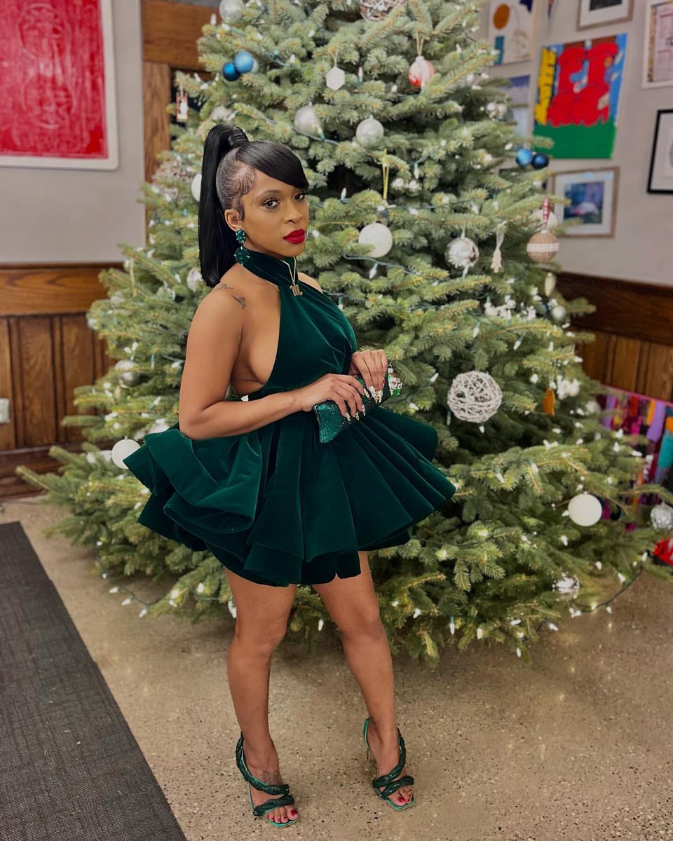 sofunsized's tweet image. Festive 🎄💋