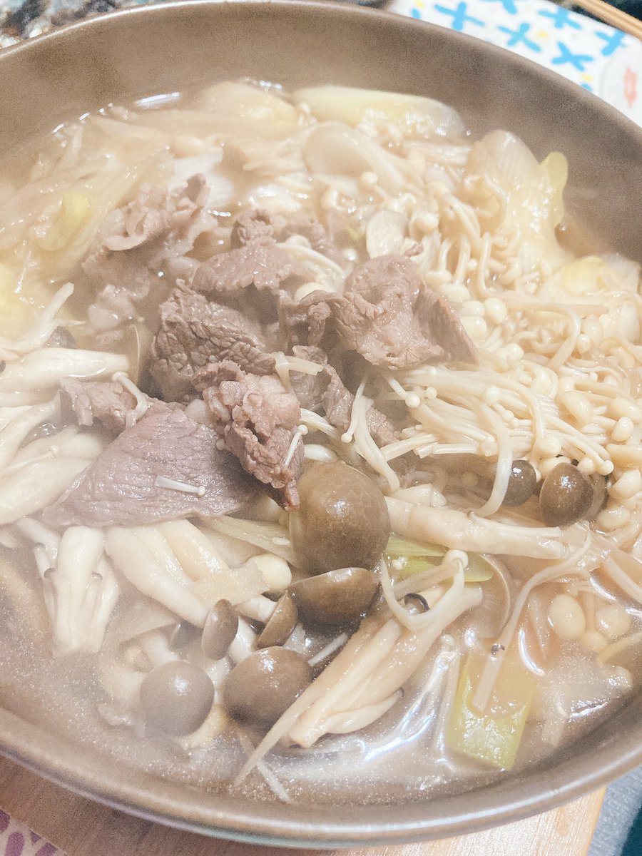 tabirins's tweet photo. 今日は寒いので
山形の芋煮を作りました

あったまる〜

久しぶりの投稿になりました😆

#おうちごはん
#芋煮 https://t.co/hJmt50L0LK