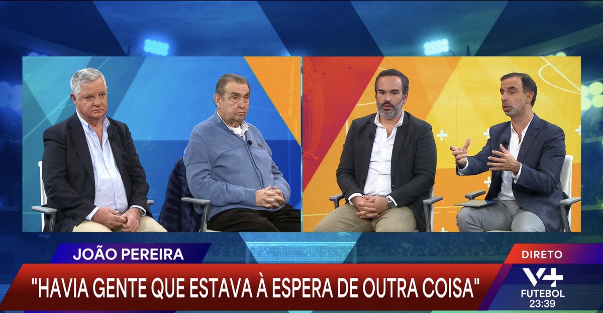 botelho_oscar's tweet photo. https://t.co/gR9Pt7GBEi No Segue Jogo #vmaistvi em estúdio na companhia de José Manuel Antunes @rodroquette e Jorge Nuno Oliveira com apresentação @jsousamartins para o rescaldo da jornada 1️⃣4️⃣ na #LigaPortugalBetclic 🔍 #SCPBFC ⚽️ #AVSSLB 📺 #FCPCFEA https://t.co/cZQBZRECNr
