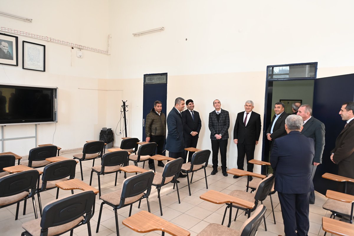Aydin_MEM's tweet photo. 🏫 Müdürümüz @ekicis20, Müdürlüğümüz ek binasını ziyaret ederek çalışmalar hakkında bilgi aldı.

Çalışma ortamlarını yerinde inceleyen ve personelimize kolaylıklar dileyen Müdürümüz, ekip arkadaşlarımızın özverili çalışmalarının önemine vurgu yaparak daha verimli bir hizmet anlayışı için gerekli değerlendirmelerde bulundu.

@tcmeb @ekicis20