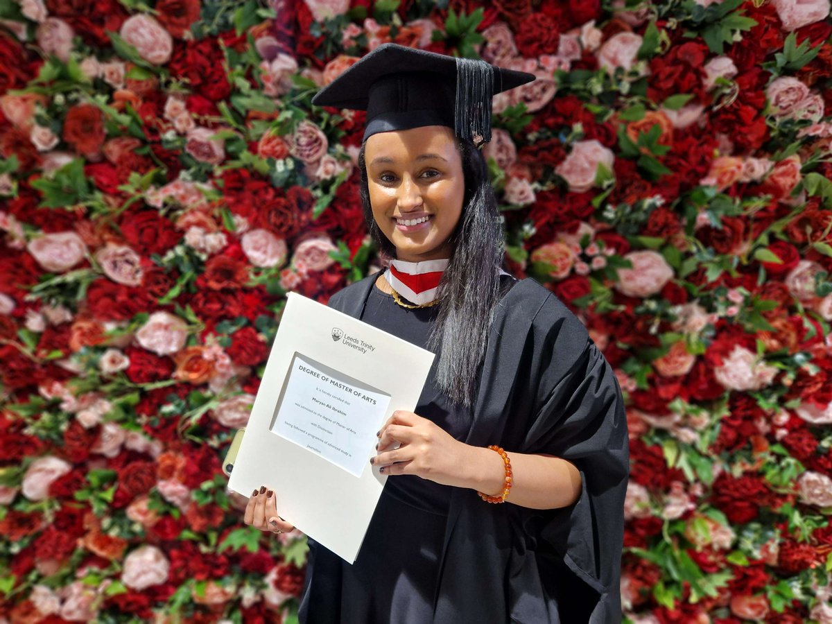 Congratulations to Mimi Ibrahim, who graduates with a Distinction in MA Journalism 👏 Mimi is the first student to attend Leeds Trinity via the <a href="/gdn_foundation/">The Guardian Foundation</a>’s Scott Trust Bursary Scheme, which aims to boost diversity in the media 📰 #LTUCompleted

ow.ly/SUPF50Usv8b