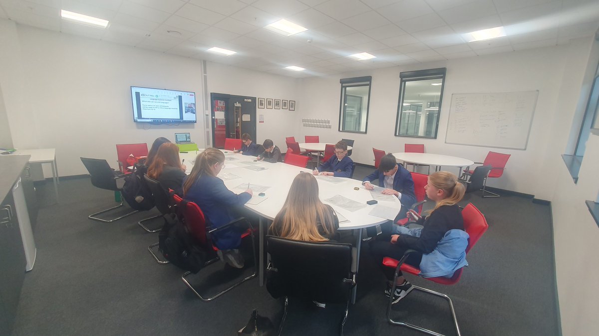 The last of our Language Explorers meetings of 2024! The pupils have thoroughly enjoyed the sessions with their mentor and look forward to meeting up again in 2025! #LanguageLearning #multiculturalworld