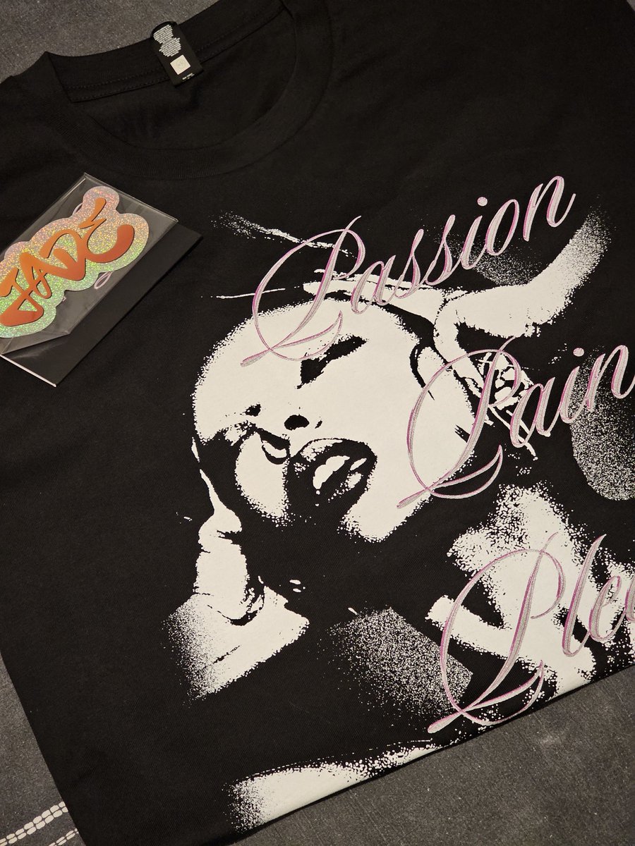 LQueens23's tweet photo. My Jade Fantasy merch has arrived! https://t.co/RgtgHtVBbq