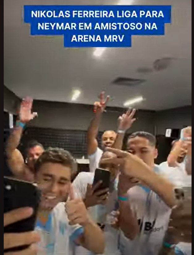 lucaxcmd's tweet photo. simplesmente @ArenaMRV 

cruzeirenses declarados batendo "pelada" na Arena e ainda zoando 

e simplesmente empresa TIRANDO o escudo do Galo e colocando o dela no lugar... 

VERGONHA https://t.co/ZGbkidpTZs