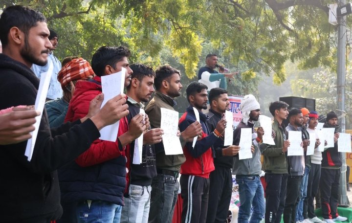 VimalKumarRaj11's tweet photo. #JusticeForJawan
सभी देशवासियों से निवेदन है आप सभी सत्य का साथ दे और अन्याय के विरुद्ध न्याय का युद्ध में शामिल हो जिससे, सेना में चयनित हुए 1.5 लाख युवाओं और उनके परिवारों को हक और अधिकार मिले। @PMOIndia @DefenceMinIndia @rajnathsingh @AmitShah @NitishKumar @ncbn @ndtvindia https://t.co/uqXbxIYFIG