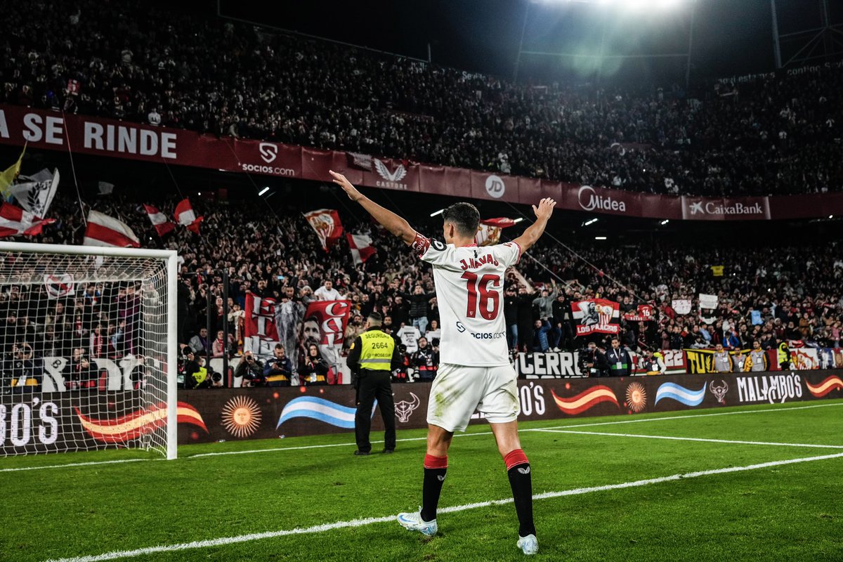 SevillaFC's tweet photo. A tus pies siempre, capitán.

🙌🏼❤️ https://t.co/2DxDvevsHQ