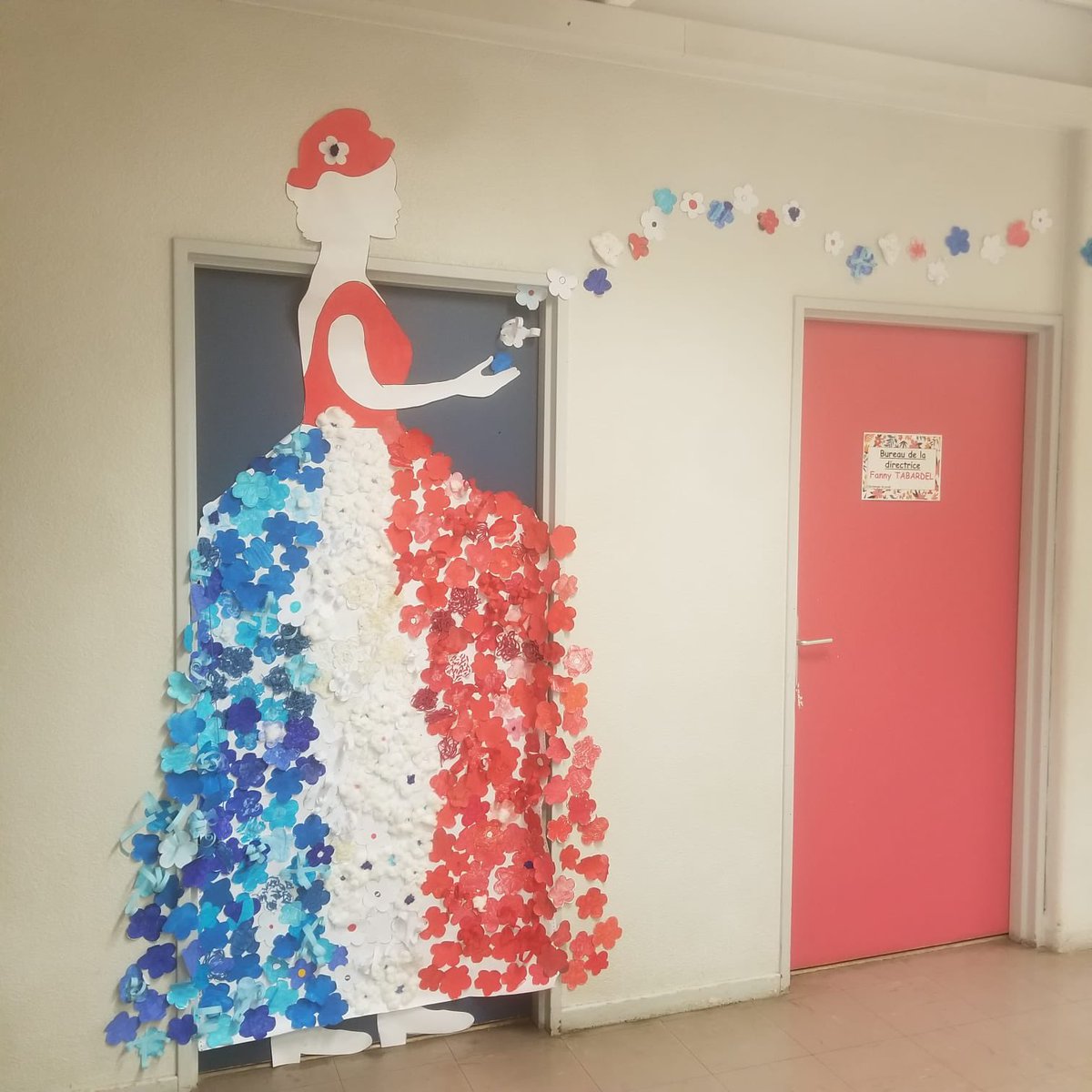 Journée #Laïcité interclasses de la PS au CM2 pour les 172 élèves de l’école #CircoGG <a href="/07Dasen/">Dasen_07</a> <a href="/IENGuilherand07/">IEN Guilherand-Granges 07</a>