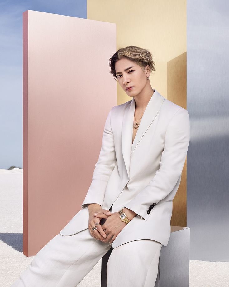 Take my hand
Take my whole life, too
For I can't help falling in love with you