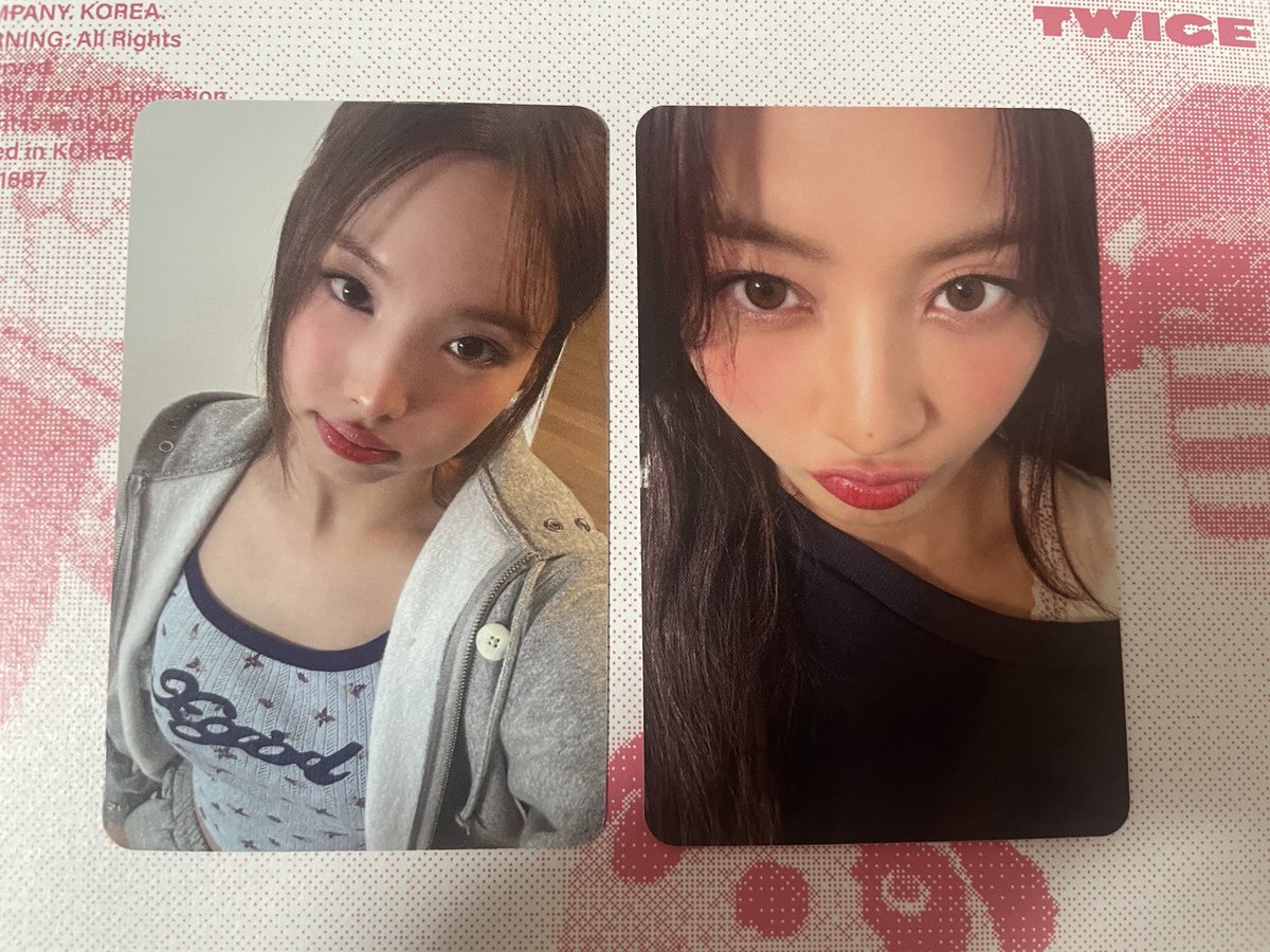 dbdkz__3o's tweet photo. TWICE Strategy apple music店舗特典 トレカ 交換探しています

【譲】画像 ナヨン　ジヒョ
【求】同種チェヨン　異種ミナ、チェヨン
※店舗特典同士のみの交換で探しています。
ご連絡お待ちしております。

#TWICEトレカ交換 #TWICE交換 https://t.co/X8I2Qhbdxu
