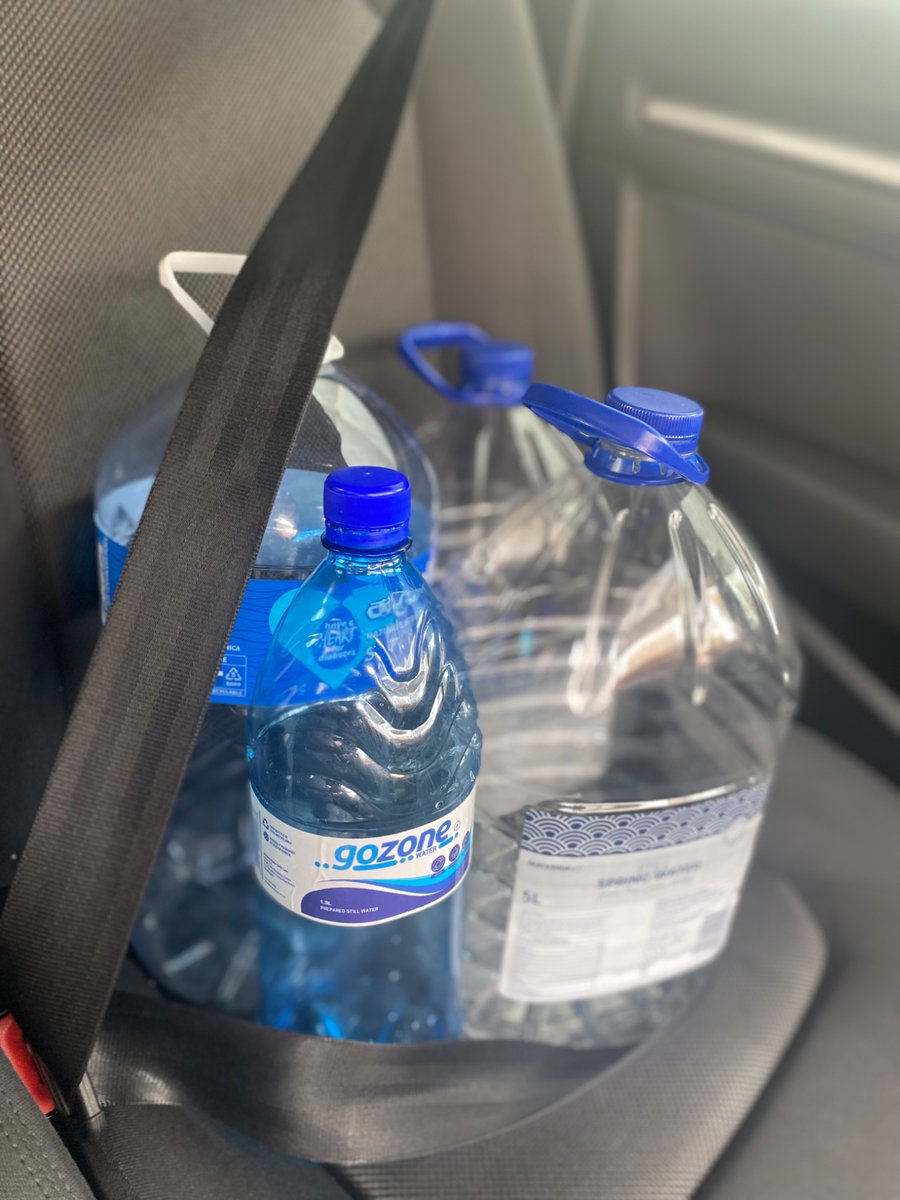 ntoshn's tweet image. #LifeInJozi #NoWater #Day5 brought to u by @JHBWater @Rand_Water #Eikenhof. If u planning to @ShotLeft  to family in #Jozi bring your 10litre bottles, tour the city looking for #Water as the sun heats your skin. #KeDezemba siri play @Tyllaaaaaaa #Water