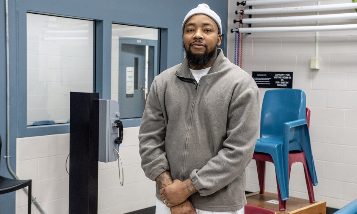 Jason Hancock | @jasonhancock.bsky.social (@j_hancock) on Twitter photo On Sunday, <a href="/clarabatess/">Clara Bates</a> brought us the story of Kurtis Watkins, who was sent to prison for 25 yrs based on testimony of St. Louis cop named Steve Pinkerton.
Neither Watkins, his attorneys nor the jury knew about Pinkerton's past at the time of his conviction. #moleg #mogov (1/4) On Sunday, <a href="/clarabatess/">Clara Bates</a> brought us the story of Kurtis Watkins, who was sent to prison for 25 yrs based on testimony of St. Louis cop named Steve Pinkerton.
Neither Watkins, his attorneys nor the jury knew about Pinkerton's past at the time of his conviction. #moleg #mogov (1/4)