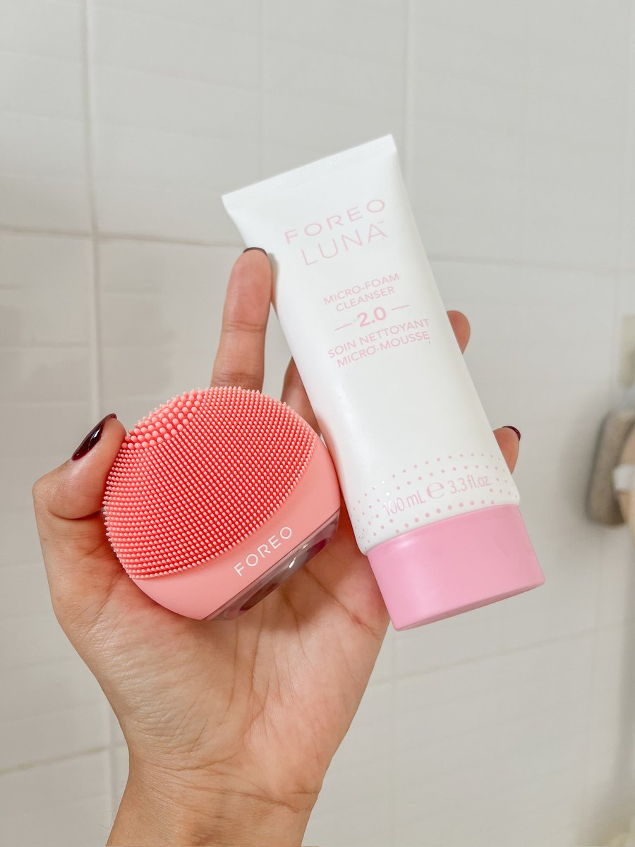 ChaliReviews's tweet photo. ตำนานยืนหนึ่งเรื่องเครื่องล้างหน้า FOREO LUNA ยิ่งใช้คู่กับตัว Micro-foam cleanser 2.0 คือ เริ่ด x2 ส่วนตัวหลังใช้นี่ว่าล้างหน้าสะอาดกว่าใช้มือนะ ละอีนี่แต่งหน้าเกือบทุกวัน สิวแทบไม่ขึ้น พวกสิวเสี้ยนตรงจมูก แบบดีขึ้นมาก คุ้มค่ากับการลงทุนนน #FOREOThailand #FOREOLUNA https://t.co/bhkNWbdHvJ
