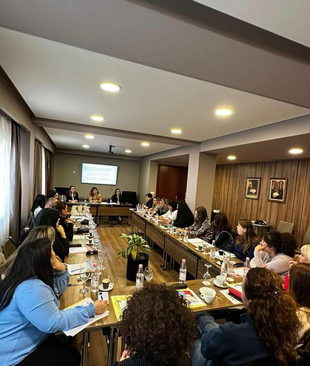 albania_unicef's tweet image. 📢 Tirana Municipality Social Services, w/ #UNICEFAlbania &amp;amp; @Nisma_ARSIS, held a roundtable to strengthen collaboration on deinstitutionalizing children &amp;amp; promoting community-based services. Focus: child rights, family empowerment, and inclusive care. 🤝 #Deinstitutionalization